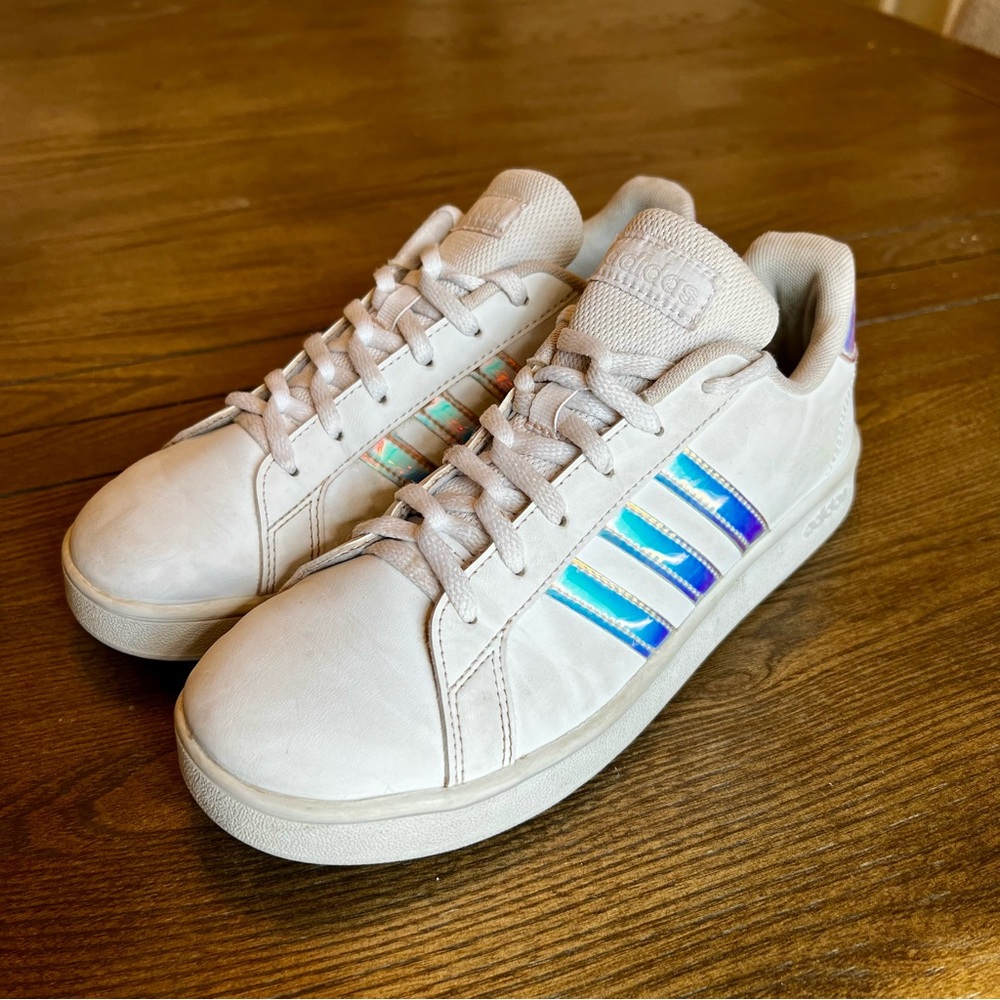 Adidas Big Girls Sneakers 5 🤍
